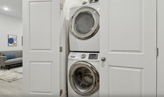 Photo - 1522 W Girard Ave