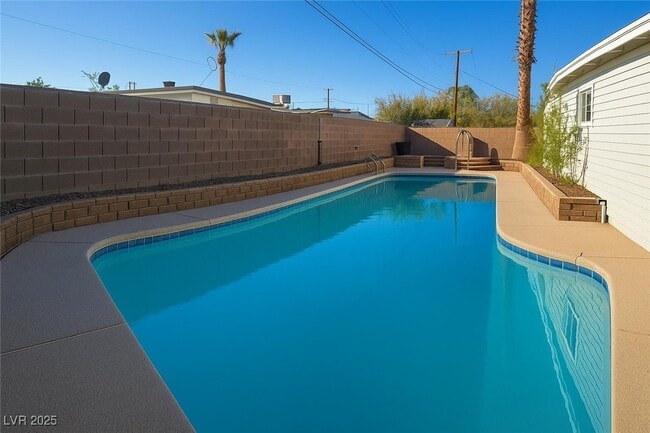 Building Photo - 349 Upland Blvd