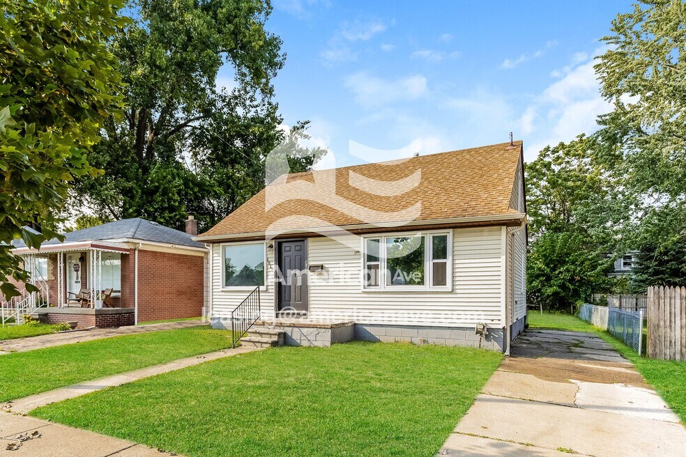 1817 E 10 Mile Rd