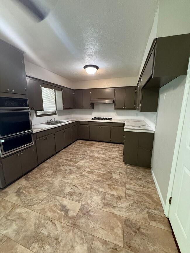 Photo - $2000 MOVE-IN SPECIAL