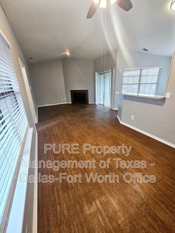 Photo - 806 Castleglen Dr
