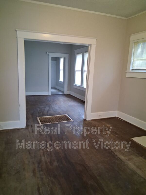 Photo - 7017 Division Ave