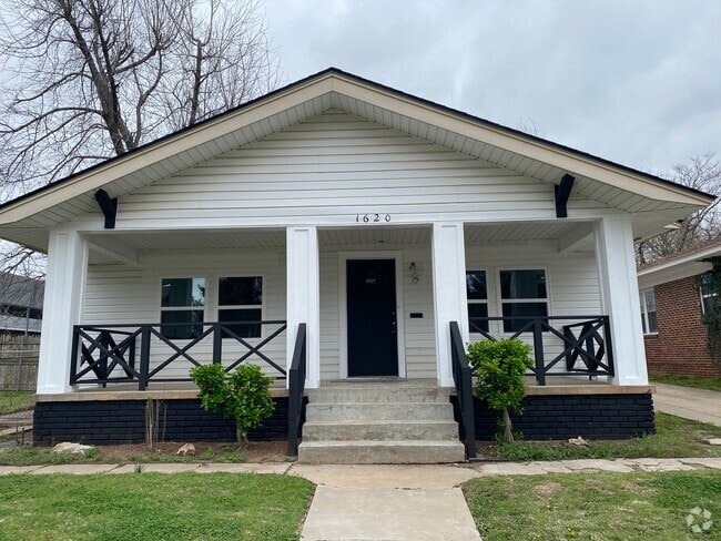 Building Photo - 1620 N Marion Ave Rental