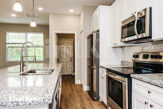 Photo - 3120 Halsey Ave SE