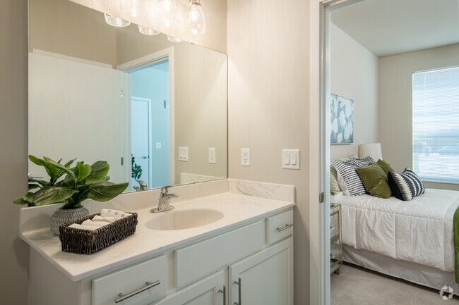 2BR, 2BA - 1038SF
