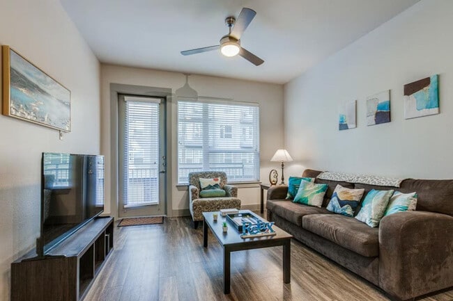Building Photo - 120 W CityLine Dr Rental
