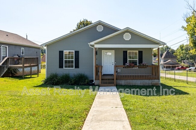 Building Photo - 524 Midlake Dr NE Rental