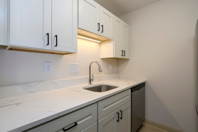 Photo - Oak Forest Apartments