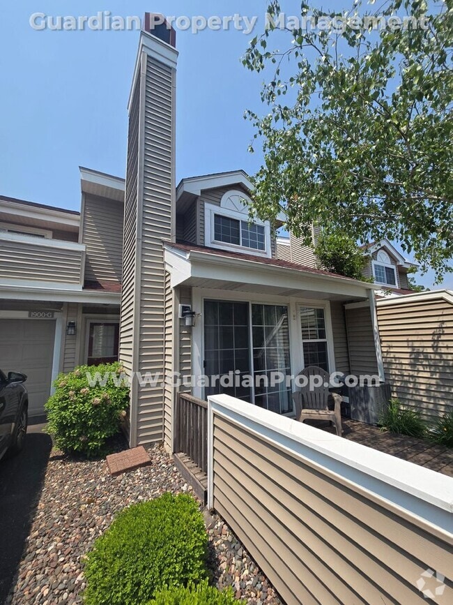 Building Photo - Plymouth Town Home (Wayzata Schools), Larg...