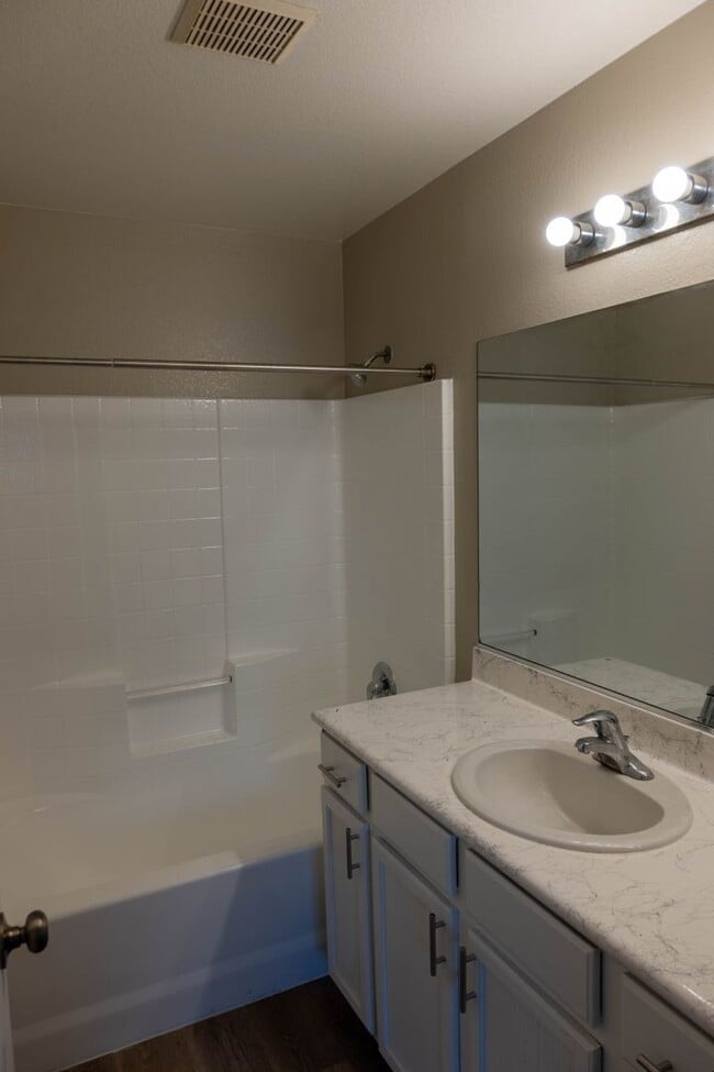 Photo - Newly Renovated - 4 BEDROOM - 2.5 BATHROOM HOME