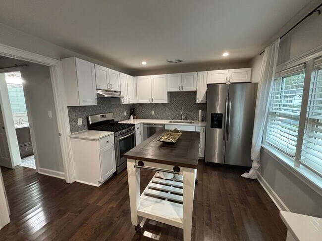 Photo - 1129 Brody Ave