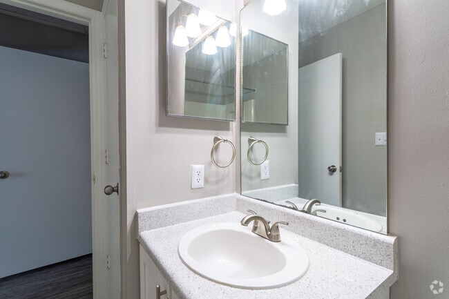 West Wind Landing Apartments & Townhomes
