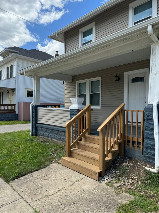 Photo - 884 Bellows Ave House