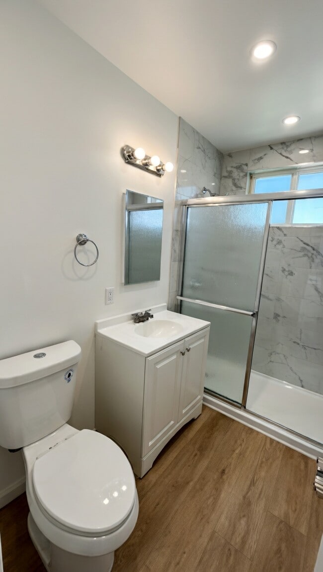 Photo - 323 E Chestnut St Unidad 12