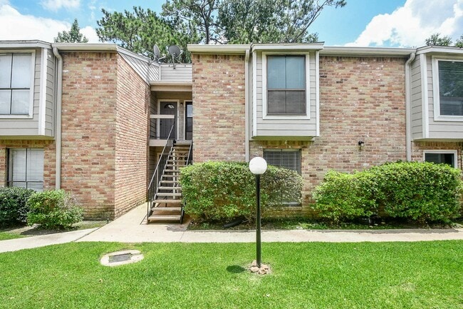 Building Photo - 17331 Red Oak Dr Unit 24