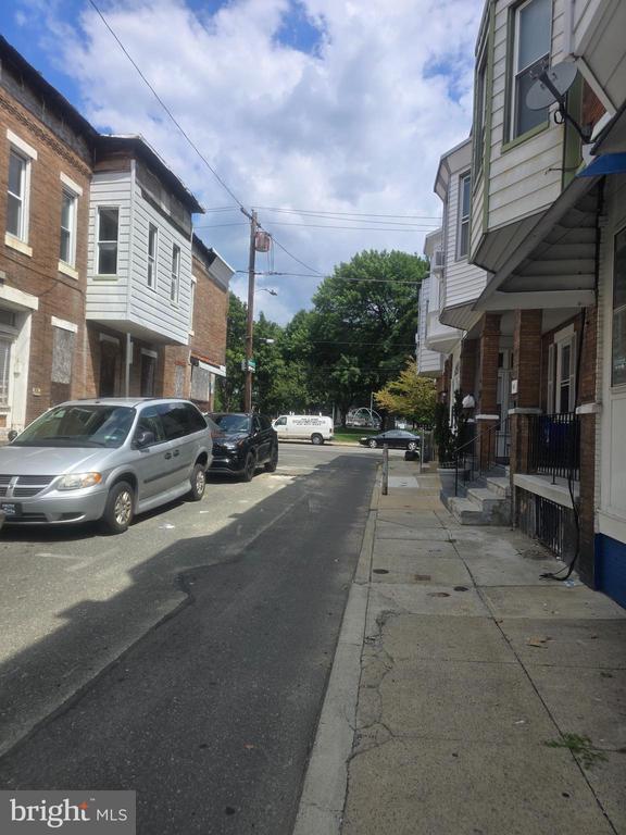 Building Photo - 556 N Wanamaker St Rental