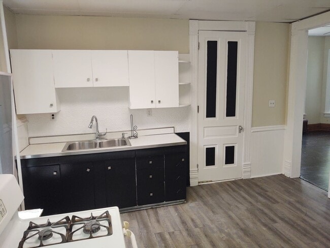 Photo - Very Large 4 Bedroom 2 Bath House