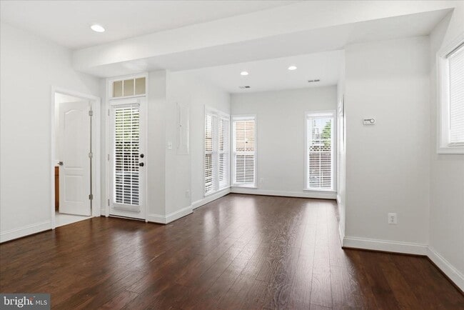 Photo - 21927 Bayard Terrace