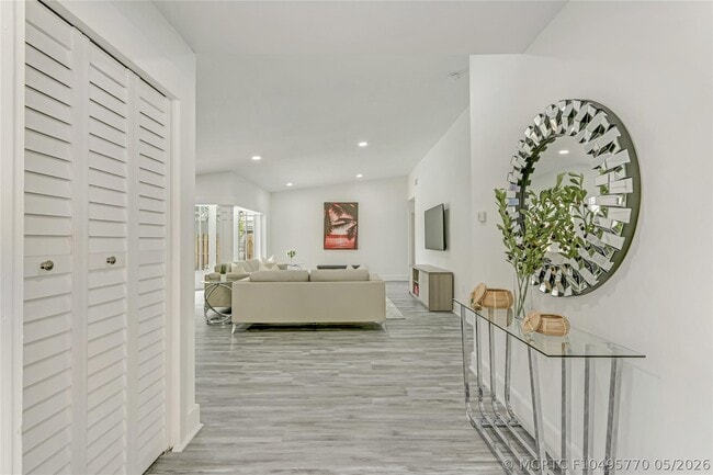 Building Photo - 16643 Redwood Way