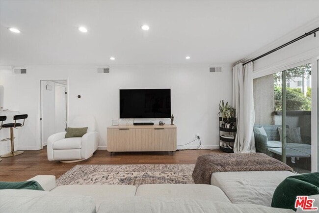 Photo - 1121 N Olive Dr Unit 113