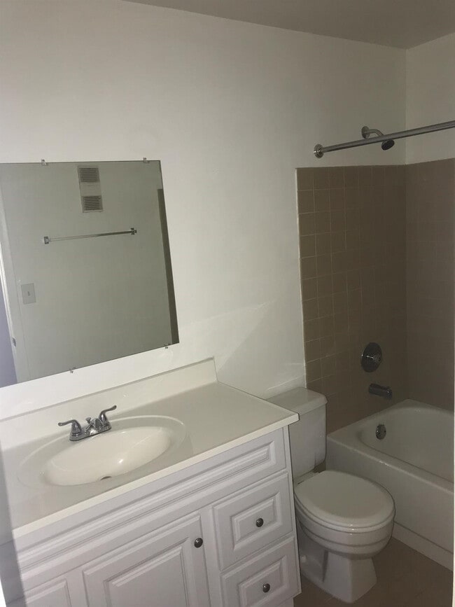 Photo - 819 NE 199th St Unit 205