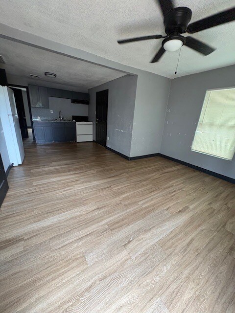 Photo - 9105 Grady St