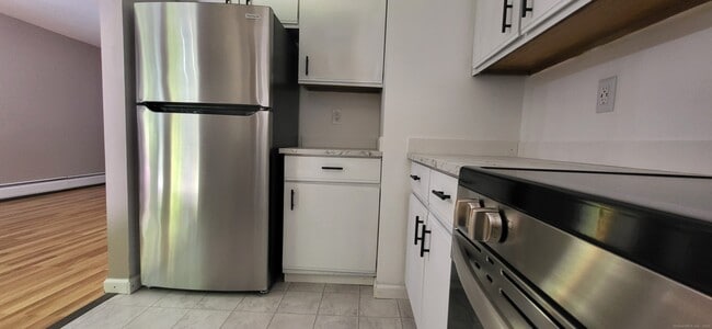 Photo - 1730 Farmington Ave