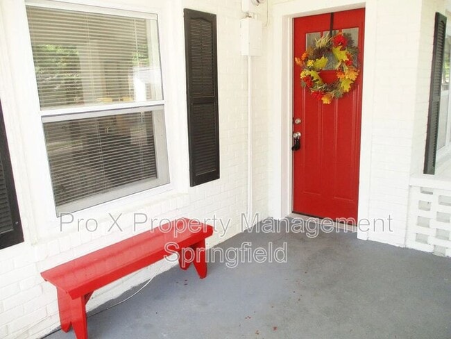 Photo - 1069 S Broadway Ave