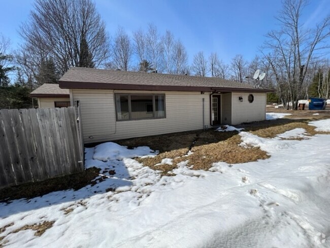 Building Photo - Duluth, MN - 3 bed - 2 bath - 2 car garage... Rental