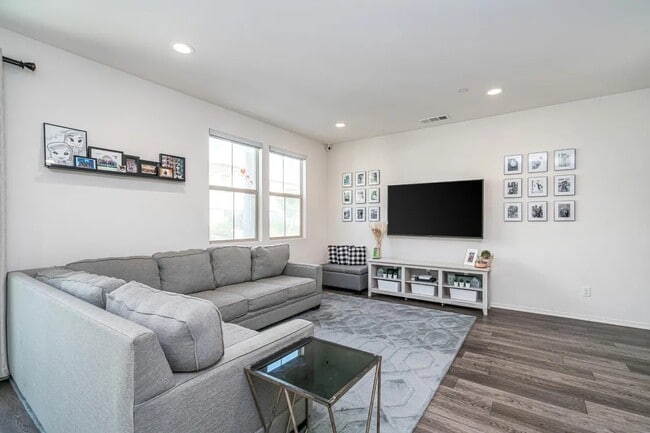 Photo - 1911 Paseo Mandarina