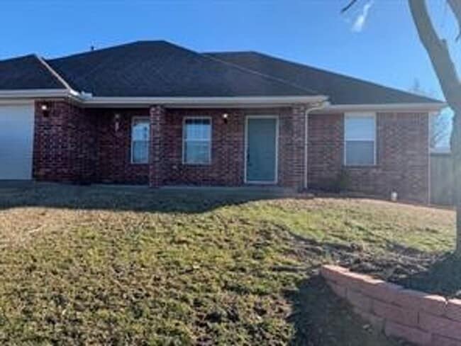 Building Photo - Great 3 Bedroom!