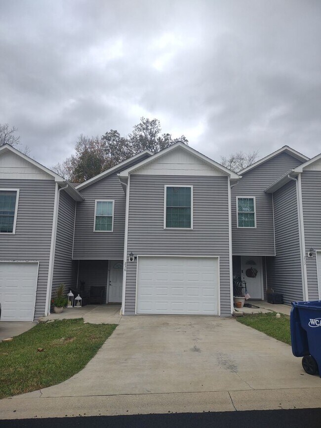 Building Photo - Center Duplex 2 Bed 1.5 Bath Benton KY Unit 236 Tara Court
