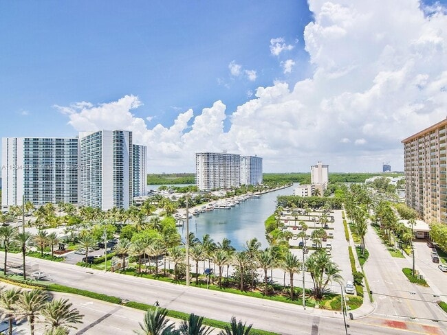 Photo - 15901 Collins Ave Unidad 705