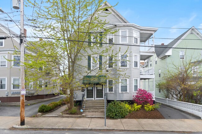 Building Photo - 132-134 Trenton Steet Unit 1