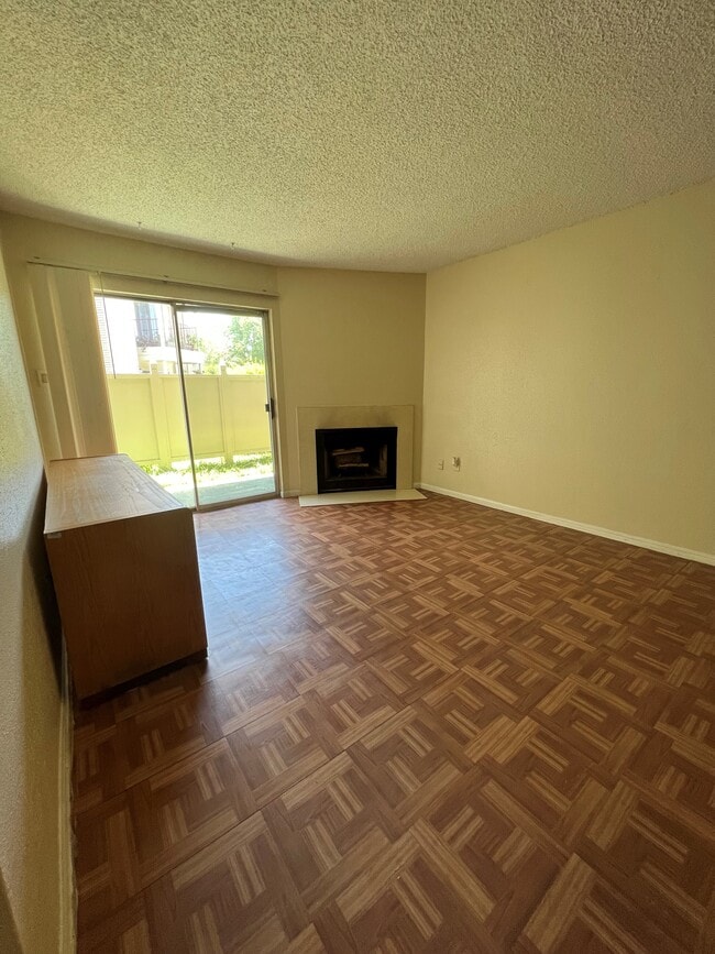 Living area - 2120 El Paseo St Unit 613