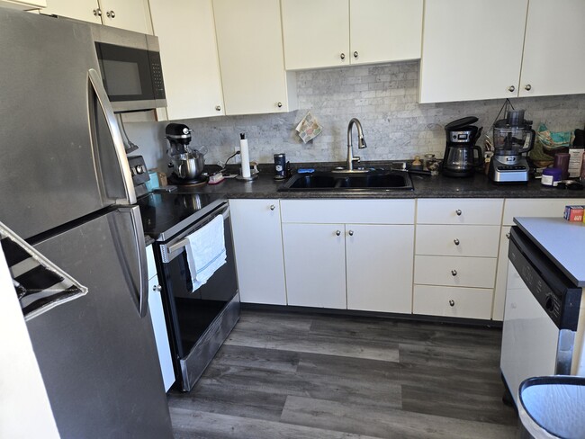 Photo - 1160 NE Lake St