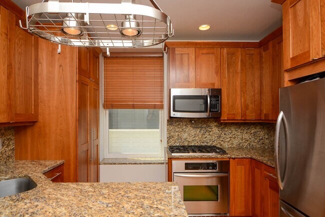Photo - 3614 N Bosworth Ave Unidad F2