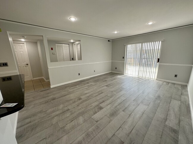 Photo - 303 N Caroline Pl