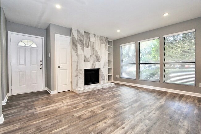 Photo - Tramor At The Quest