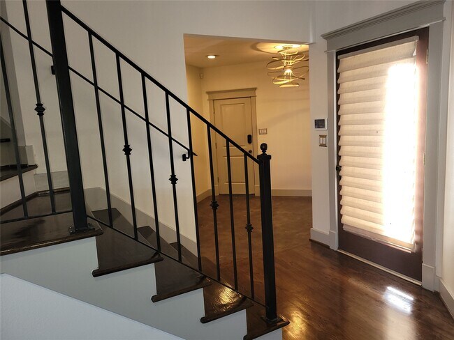 Photo - 4914 Rose St