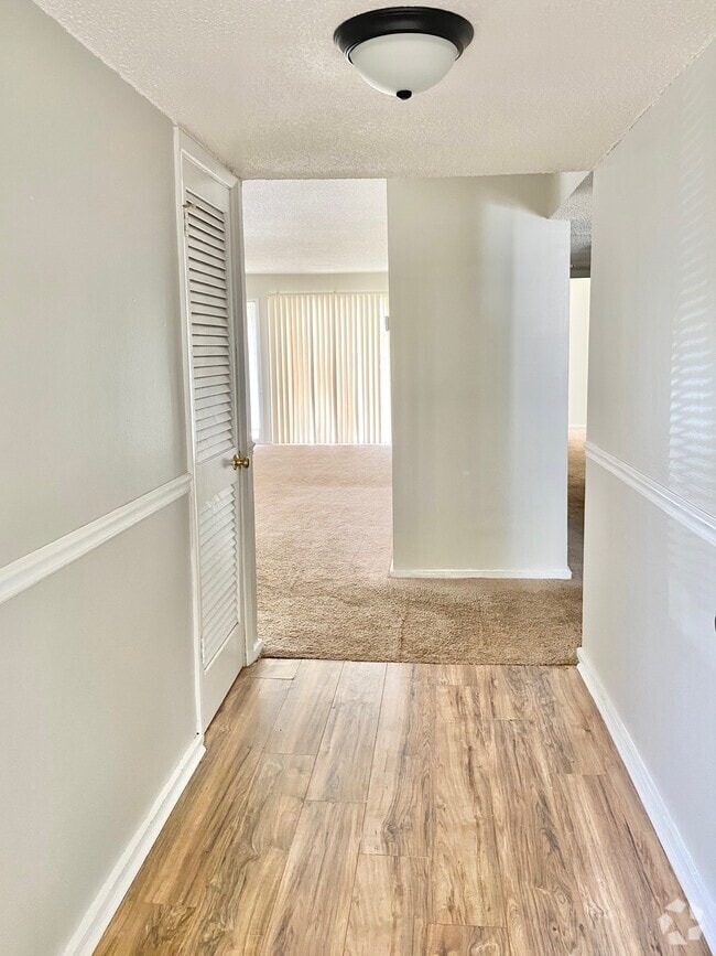 Building Photo - 1208 Bush River Rd Rental