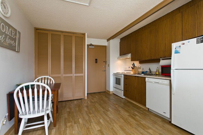 Photo - Fully Furnished One Bedroom Unit, Centrally located to Busline, Shopping and Grocery Store Unidad 1508