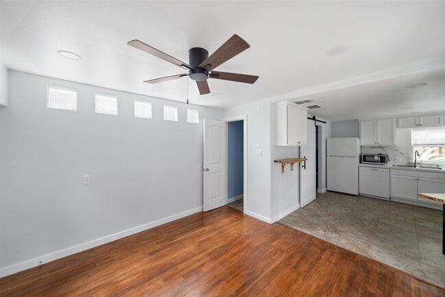 Photo - 303 Welch St