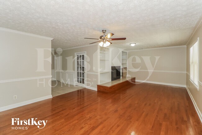 Photo - 2671 Pine Log Way