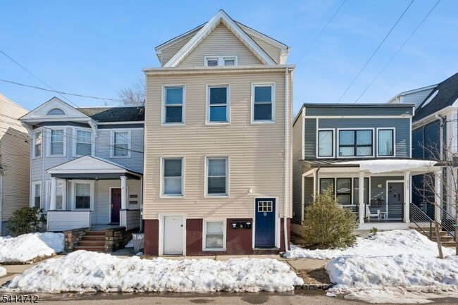 Building Photo - 9 Wheeler St Unit 2