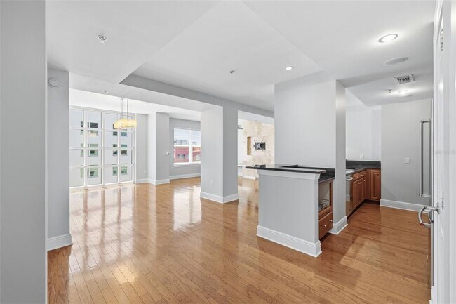 Photo - 1227 E Madison St Unidad 902