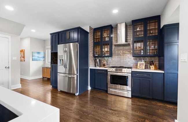 Photo - 414 W 61st St