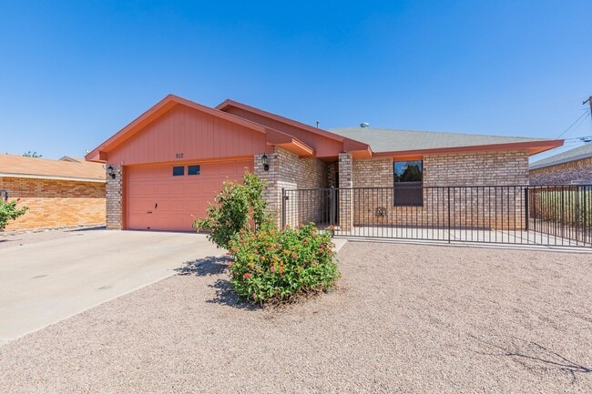 Beautiful 3 Bedroom/2 Bath Home - Beautiful 3 Bedroom/2 Bath Home