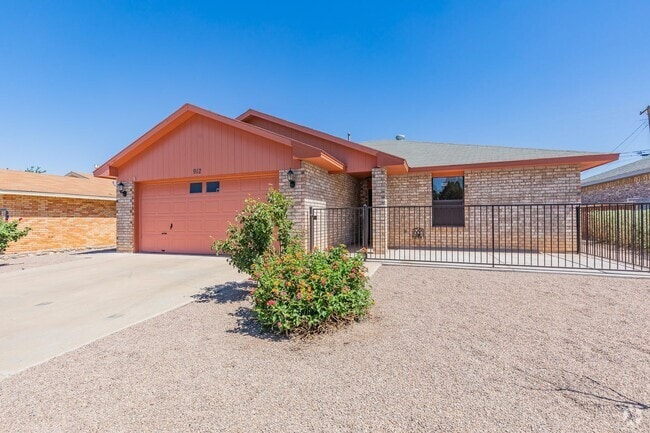 Building Photo - Beautiful 3 Bedroom/2 Bath Home