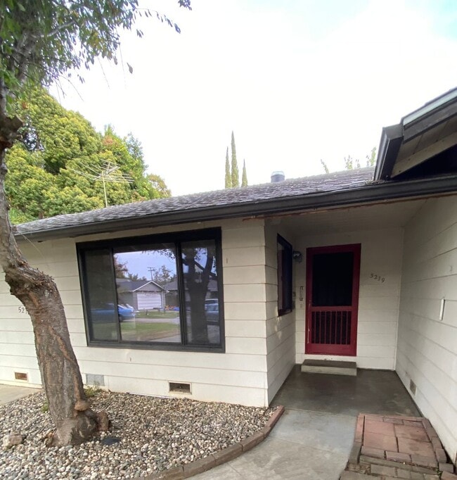 Building Photo - 4 Bedroom, 2 Bath River Park Home – Cul-de-Sac Location | Sacramento, CA